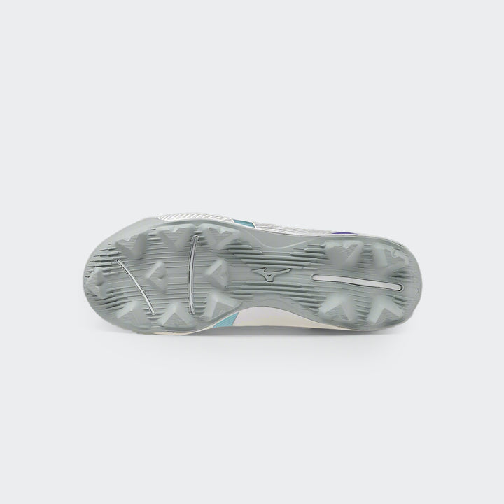 Mizuno Finch white baseball shoes, bottom view of sole and cleats